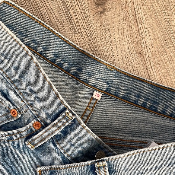 Levi’s High Rise Wedgie Fit Shorts - Picture 3 of 3